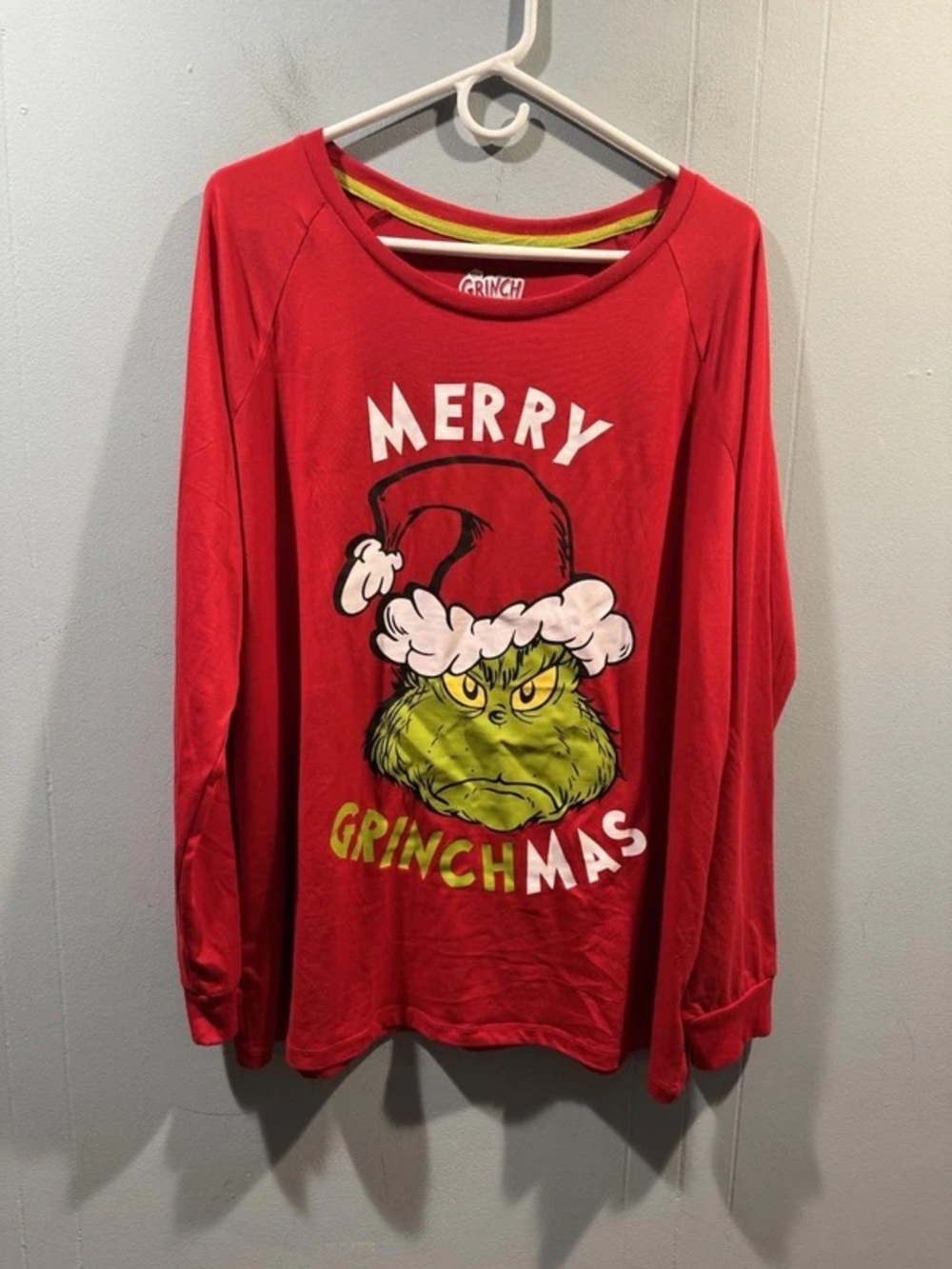 Dr. Seuss Red Long-Sleeve 'Merry Grinchmas' Graphic Tee
